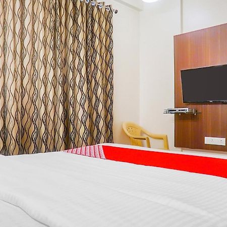 Oyo 15541 Pearl Inn Pune Exterior foto