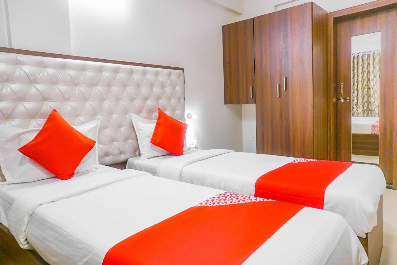 Oyo 15541 Pearl Inn Pune Exterior foto