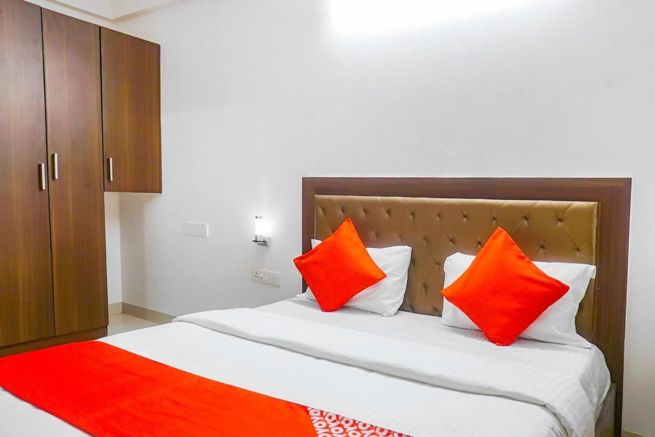 Oyo 15541 Pearl Inn Pune Exterior foto