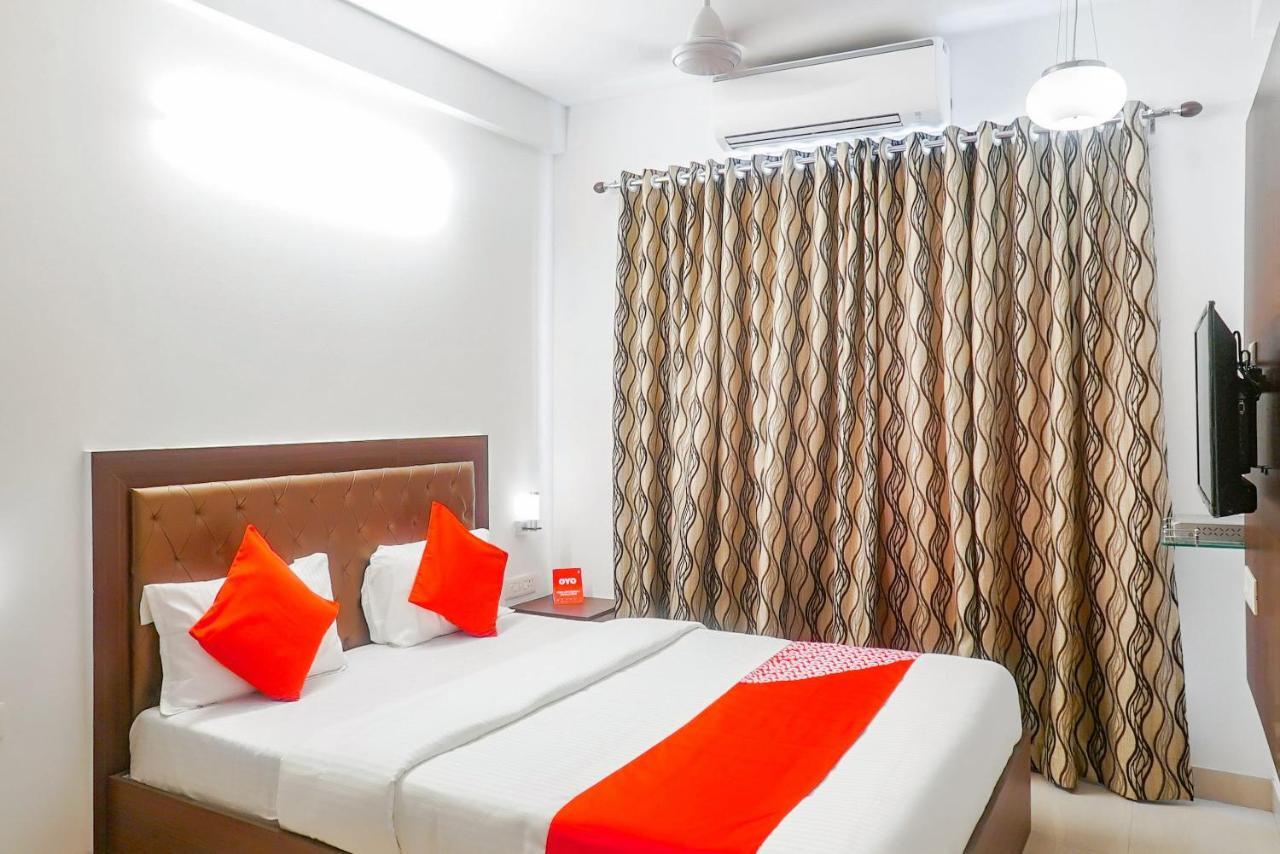 Oyo 15541 Pearl Inn Pune Exterior foto